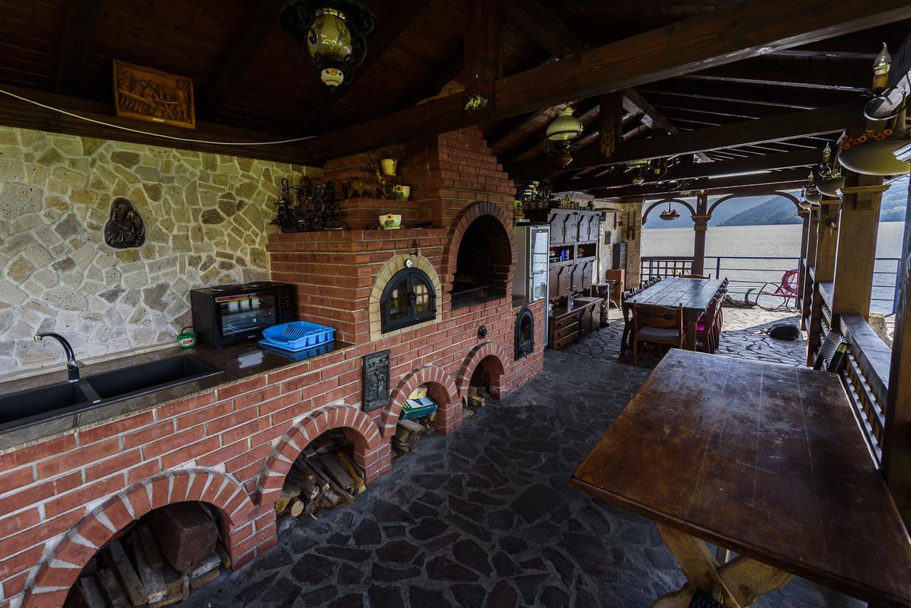 Hotel Casa Andrei Orşova Esterno foto
