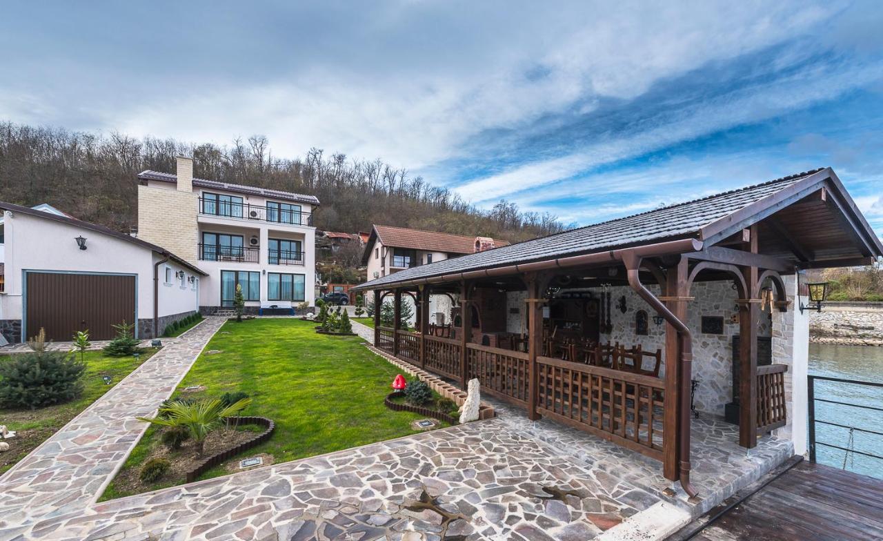 Hotel Casa Andrei Orşova Esterno foto
