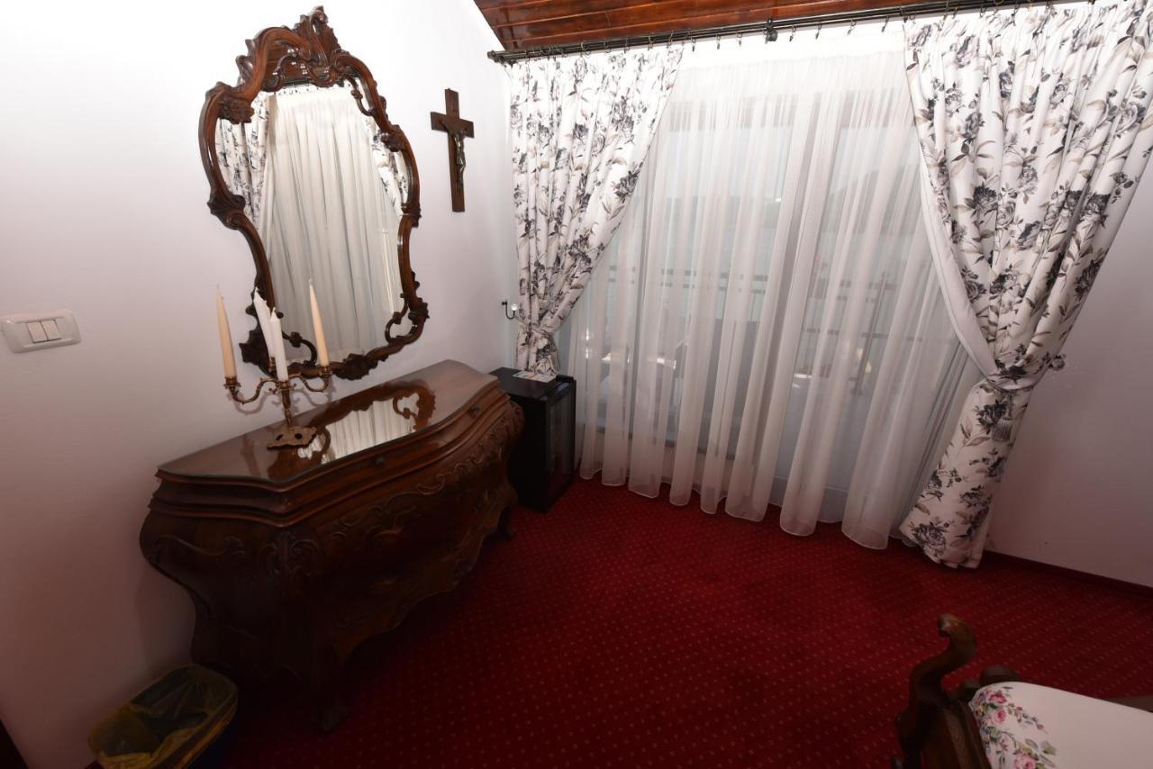Hotel Casa Andrei Orşova Esterno foto